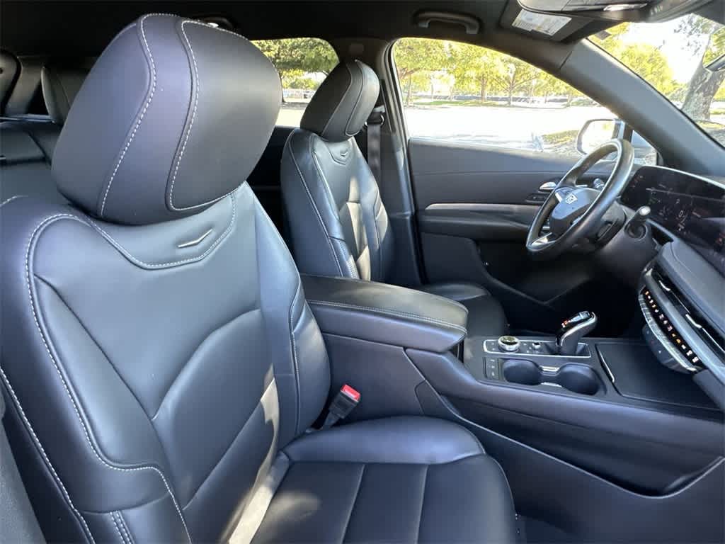 2025 Cadillac XT4 FWD Premium Luxury
