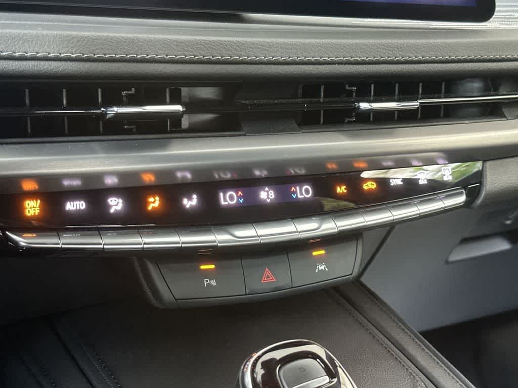 2025 Cadillac XT4 FWD Premium Luxury