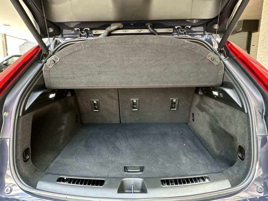 2025 Cadillac XT4 FWD Premium Luxury