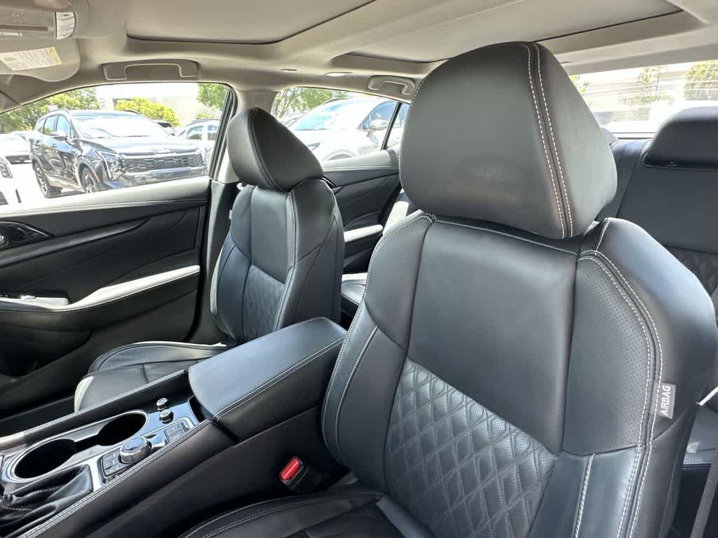 2023 Nissan Maxima Platinum