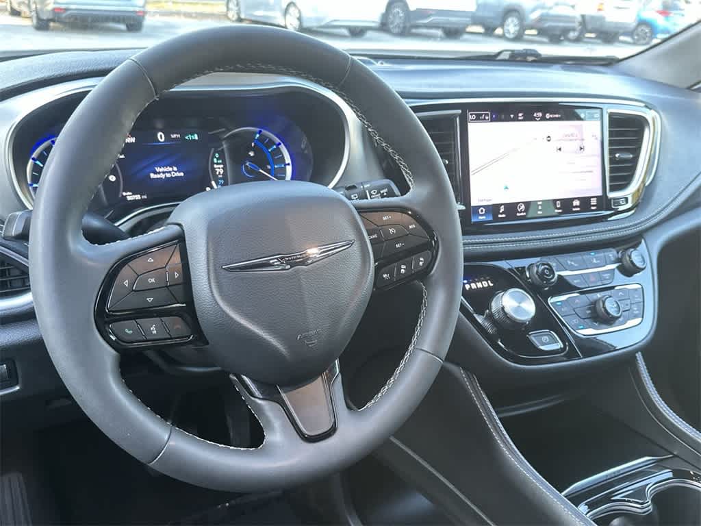 2024 Chrysler Pacifica Hybrid Premium S Appearance Pkg