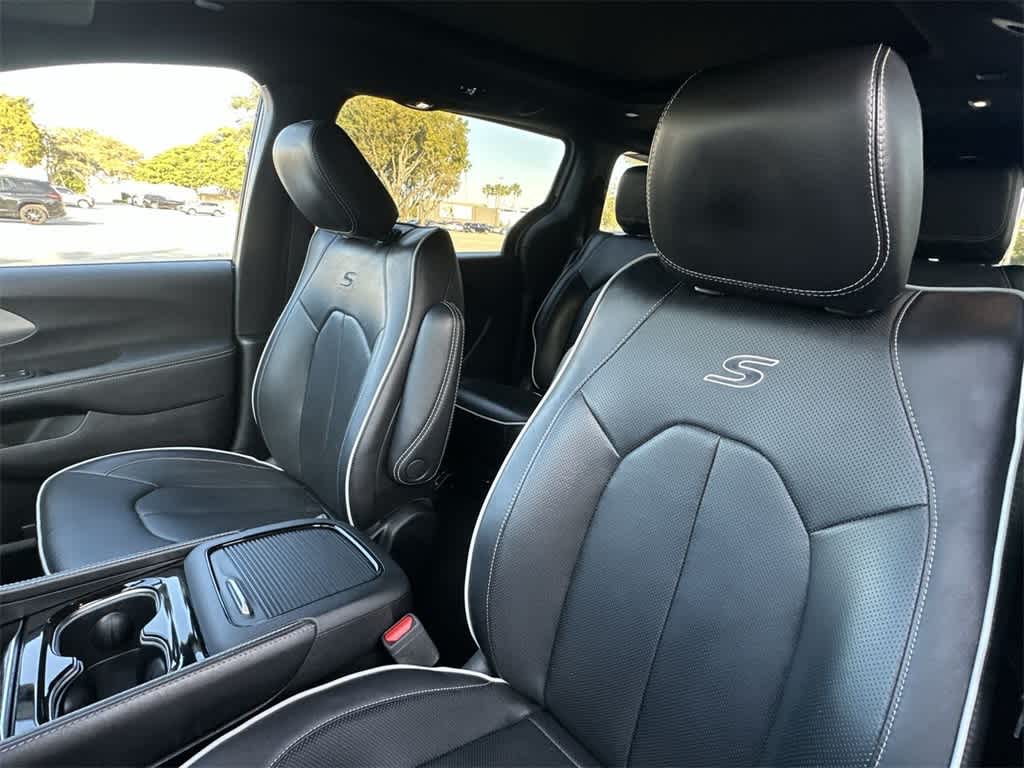2024 Chrysler Pacifica Hybrid Premium S Appearance Pkg
