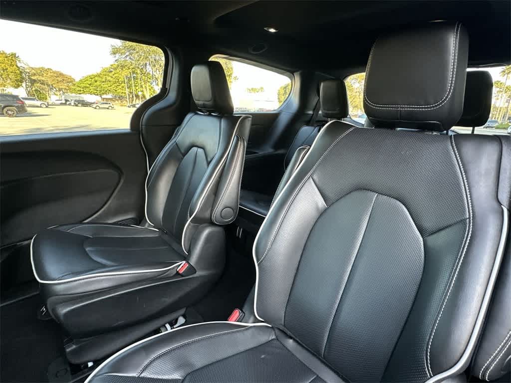 2024 Chrysler Pacifica Hybrid Premium S Appearance Pkg