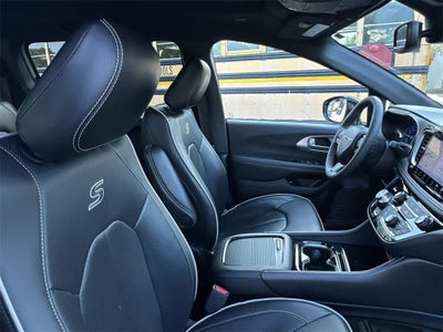 2024 Chrysler Pacifica Hybrid Premium S Appearance Pkg