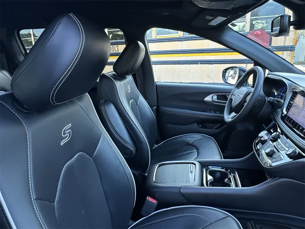 2024 Chrysler Pacifica Hybrid Premium S Appearance Pkg
