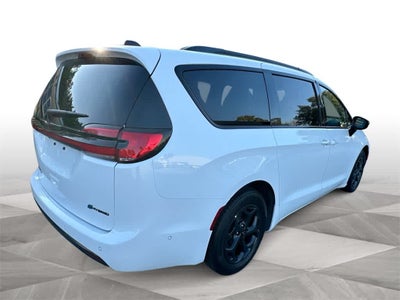 2024 Chrysler Pacifica Hybrid Premium S Appearance Pkg