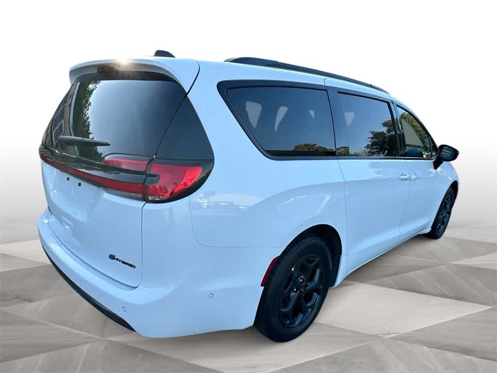 2024 Chrysler Pacifica Hybrid Premium S Appearance Pkg
