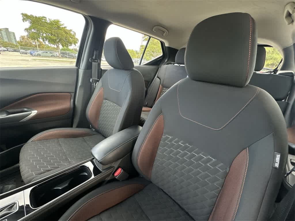 2023 Nissan Kicks SR