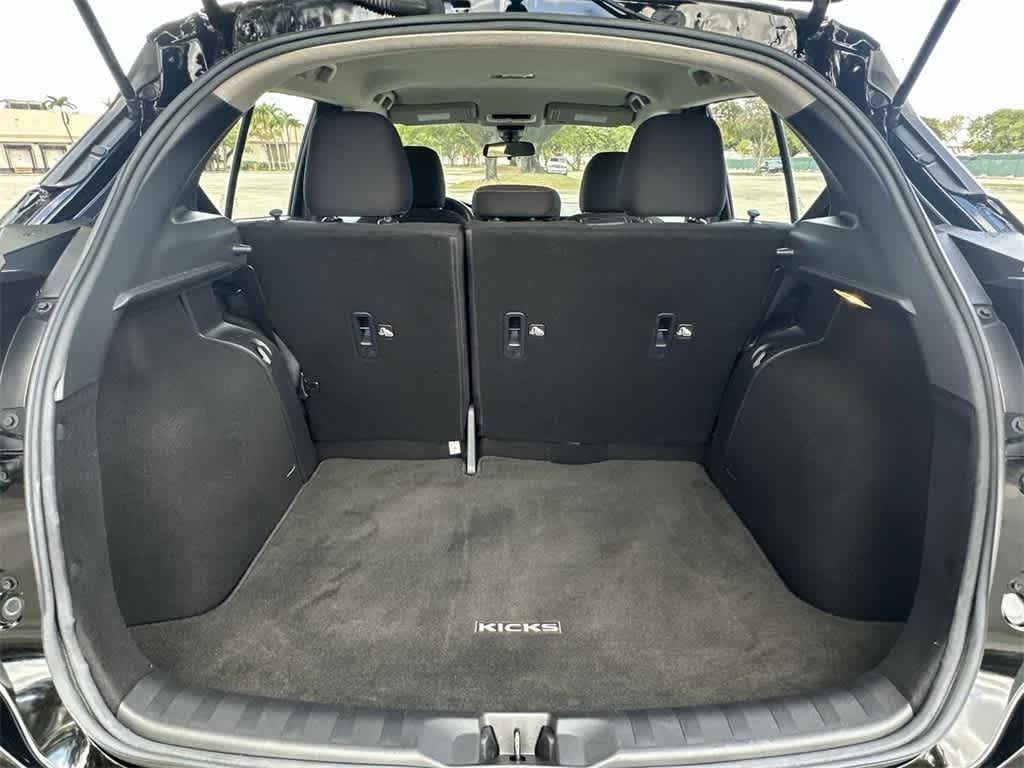 2023 Nissan Kicks SR