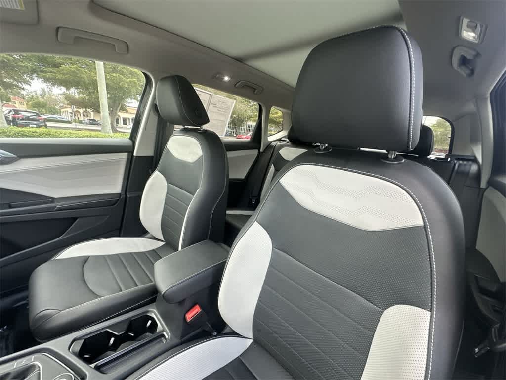 2025 Volkswagen Taos SEL