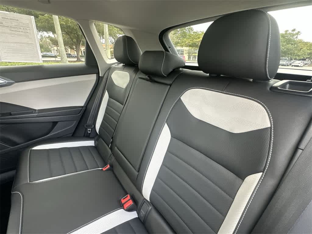 2025 Volkswagen Taos SEL