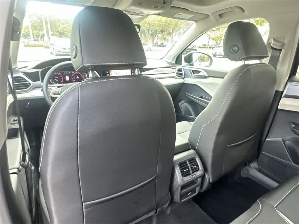 2025 Volkswagen Taos SEL