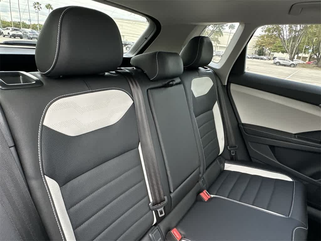 2025 Volkswagen Taos SEL