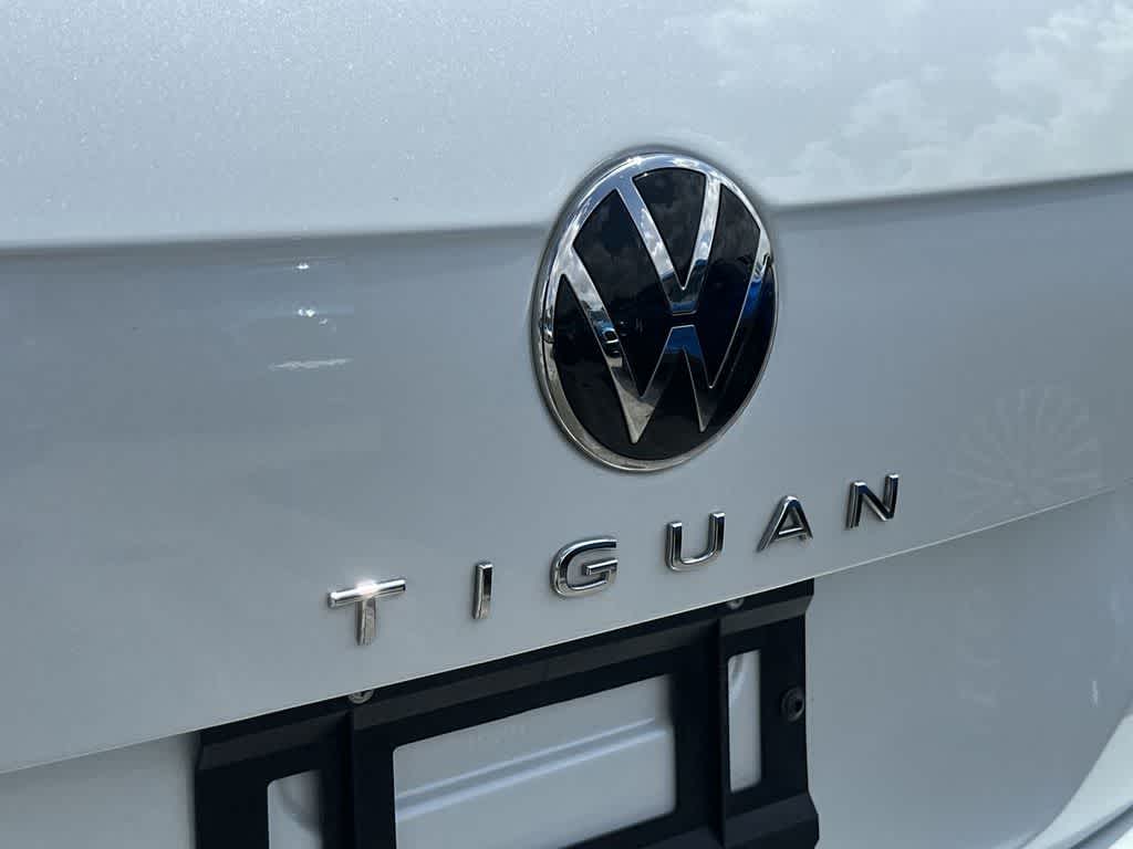 2023 Volkswagen Tiguan SE R-Line Black