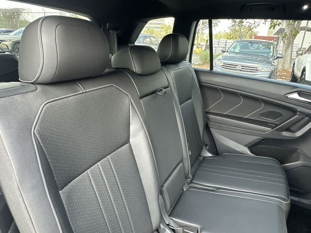 2023 Volkswagen Tiguan SE R-Line Black