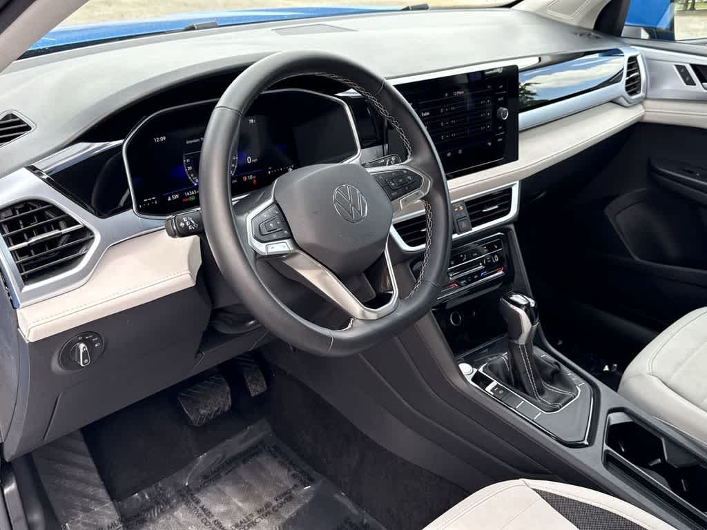 2025 Volkswagen Taos SE