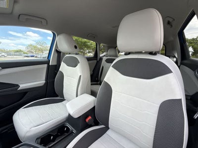 2025 Volkswagen Taos SE