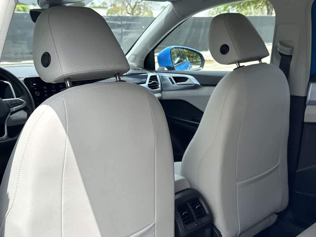 2025 Volkswagen Taos SE