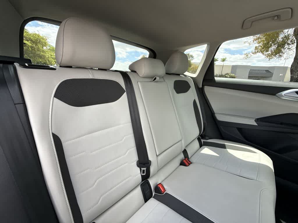 2025 Volkswagen Taos SE