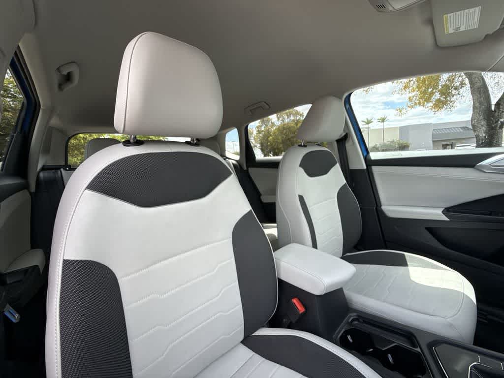 2025 Volkswagen Taos SE