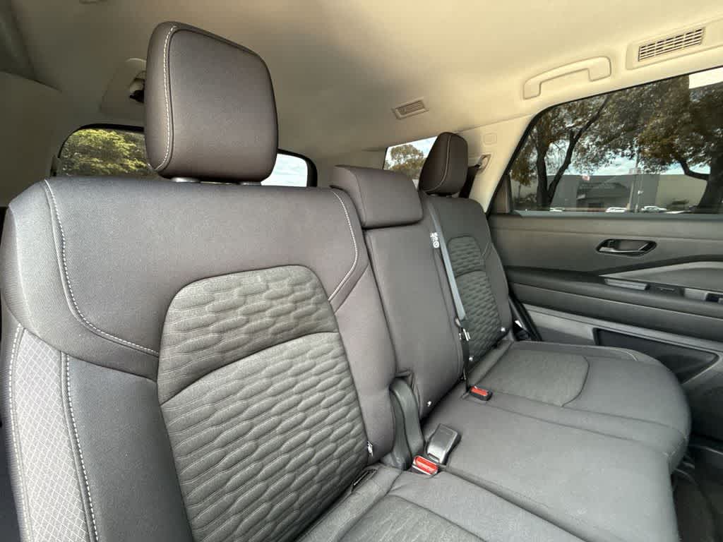 2024 Nissan Pathfinder S