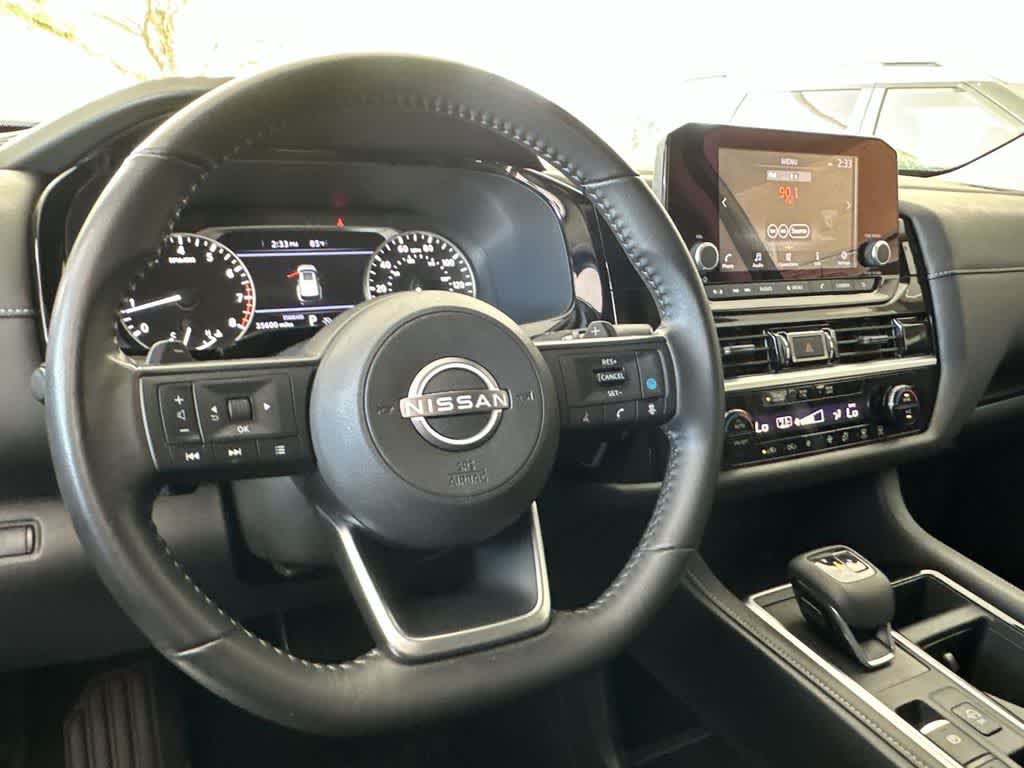 2025 Nissan Pathfinder SV