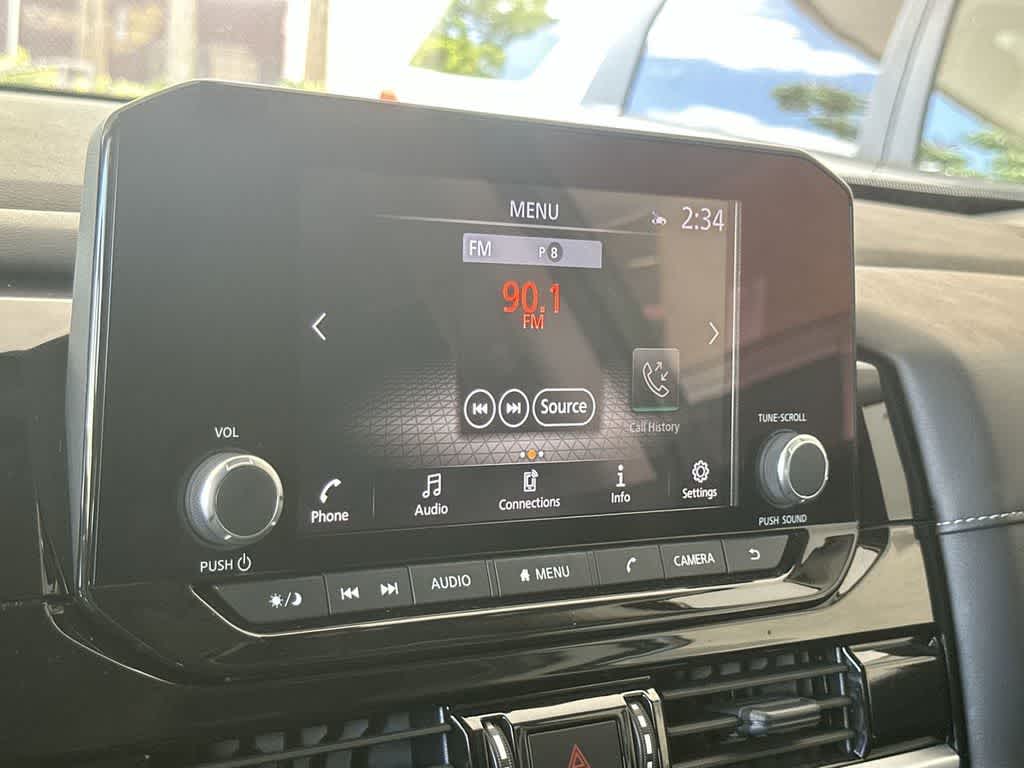 2025 Nissan Pathfinder SV