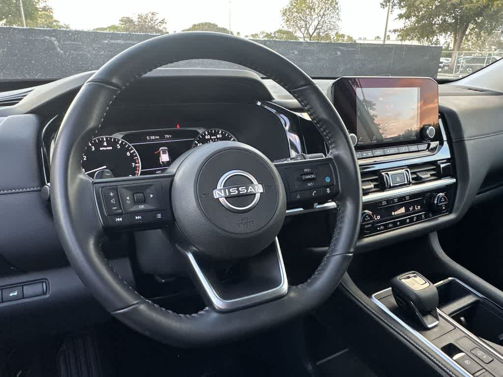 2025 Nissan Pathfinder SV