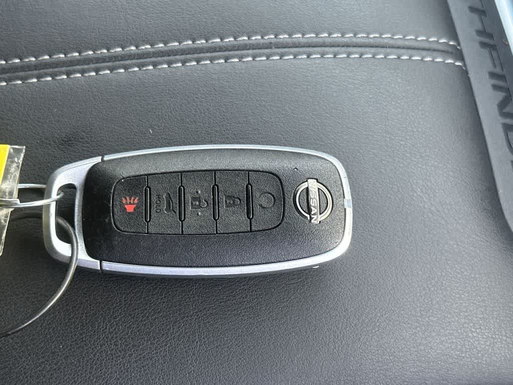 2025 Nissan Pathfinder SV