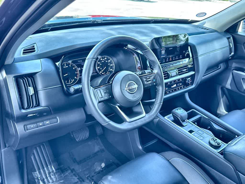 2025 Nissan Pathfinder SL