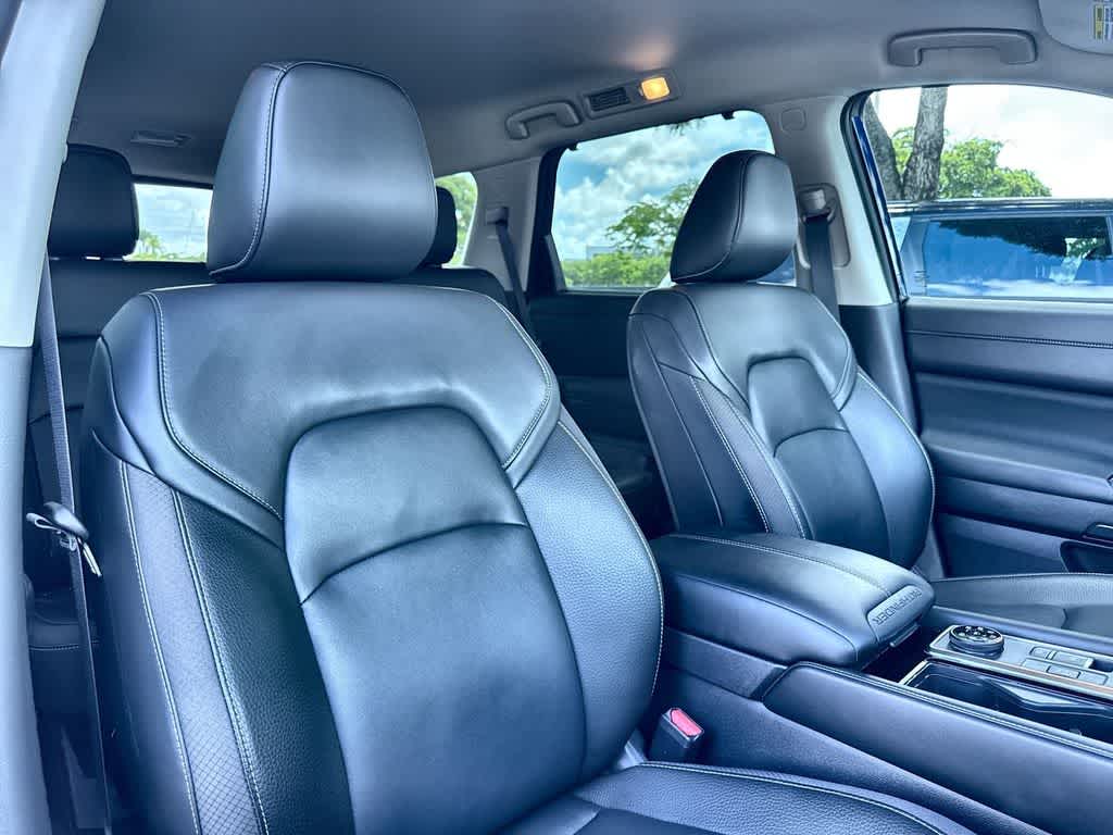 2025 Nissan Pathfinder SL