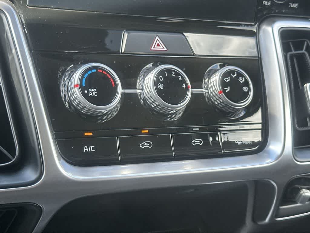2023 Kia Sorento LX