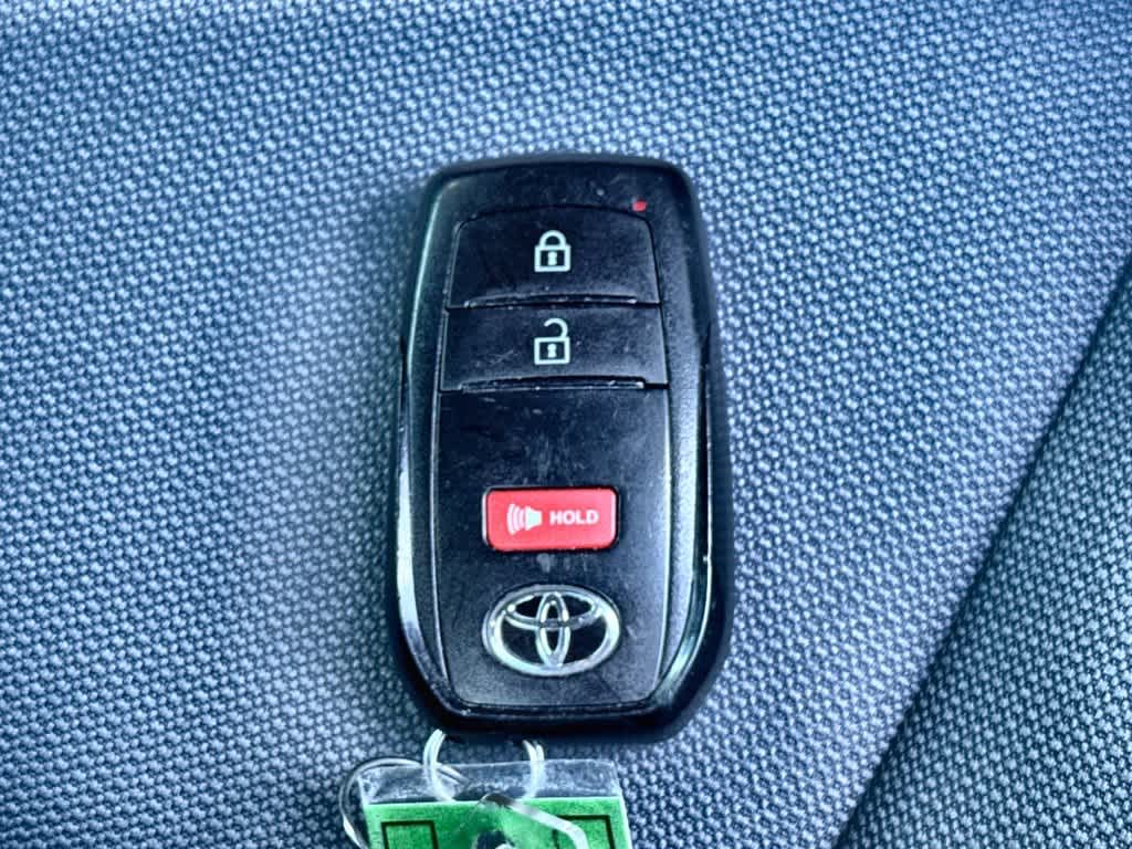 2025 Toyota Corolla Cross Hybrid SE