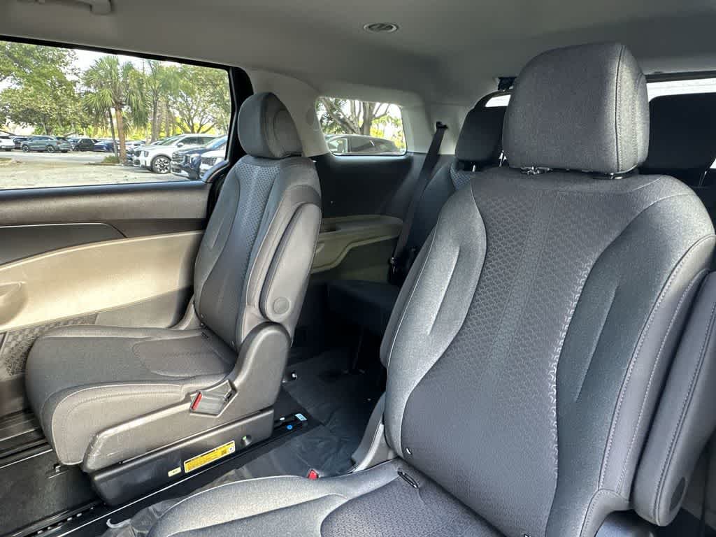 2026 Kia Carnival LX