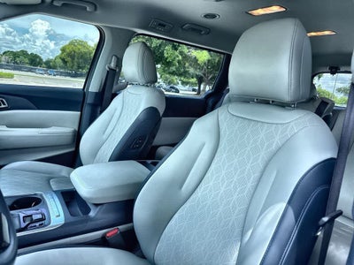 2025 Kia Carnival EX