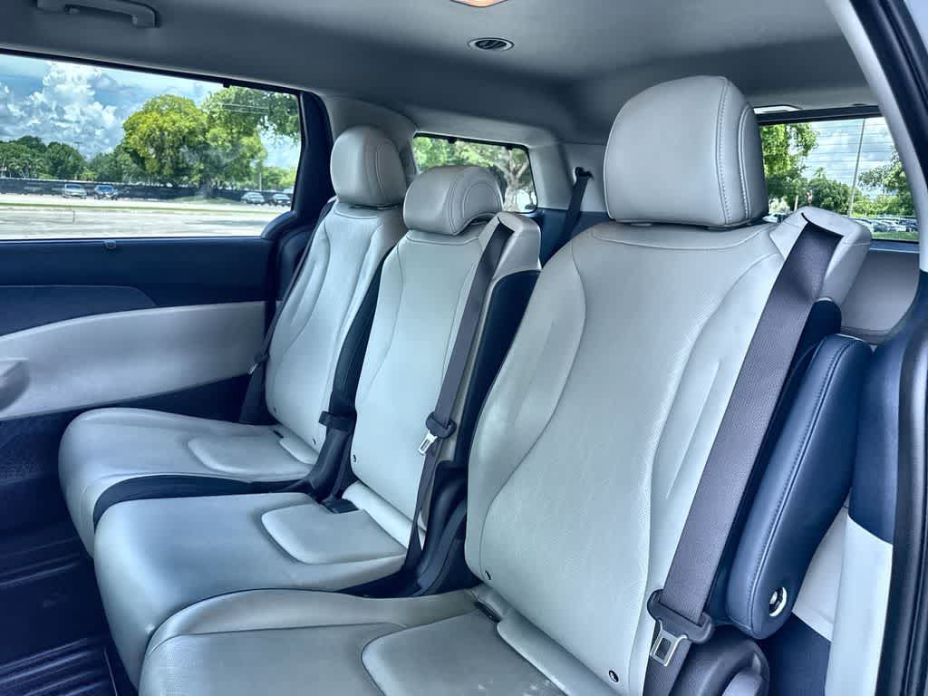 2025 Kia Carnival EX