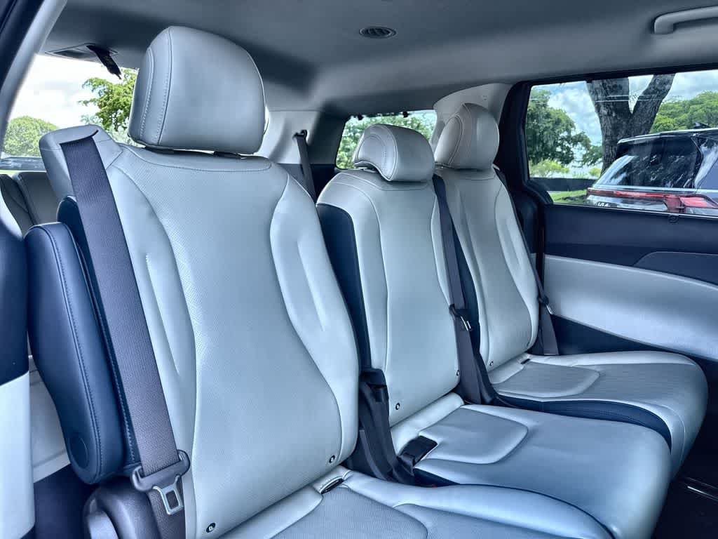 2025 Kia Carnival EX