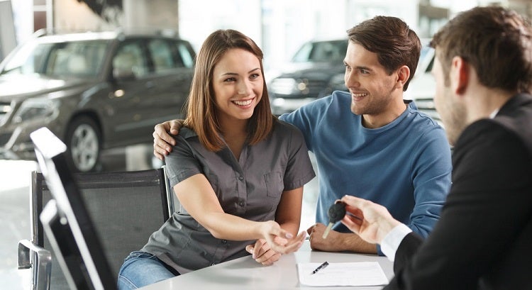 Couple getting car financing